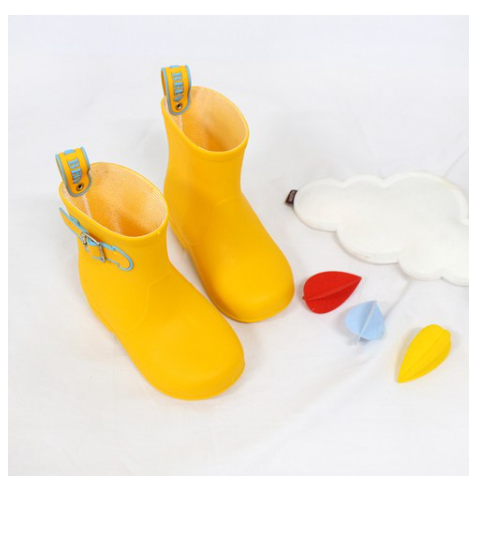 Đôi giày ủng Vàng