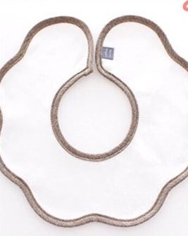 Berry Yếm Cổ Trắng Viền Nâu