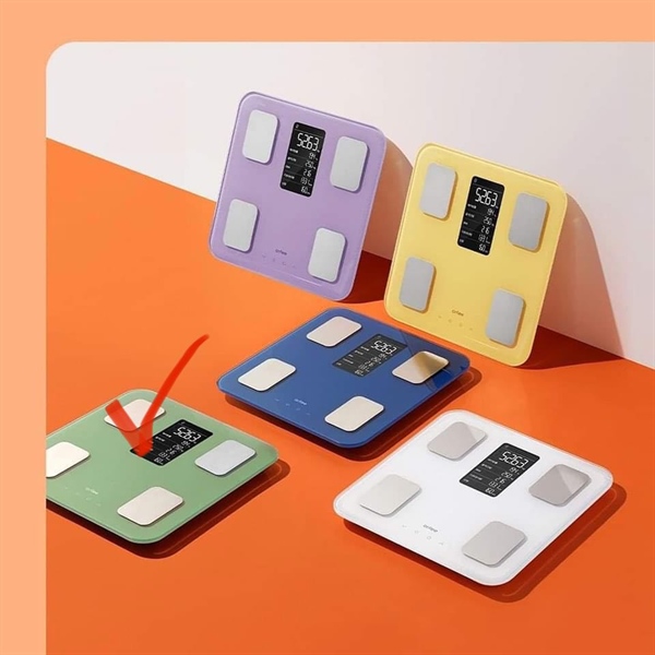 Atina Phao bơi hồng