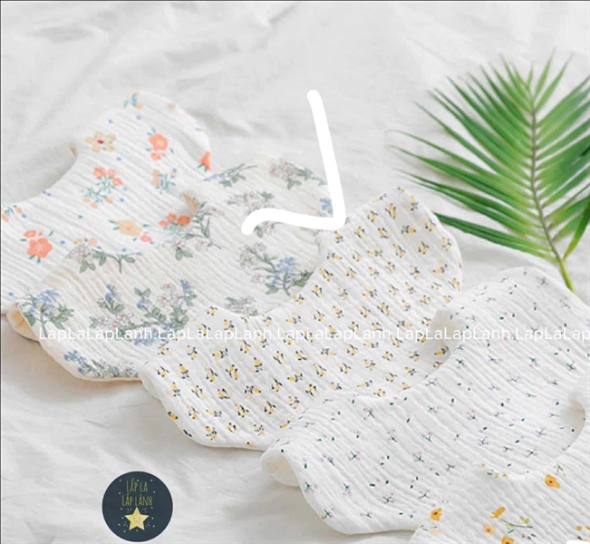 Byeolbaragi Yếm cổ hoa xanh