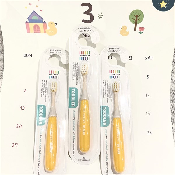 The Twelve Bàn chải March Vàng