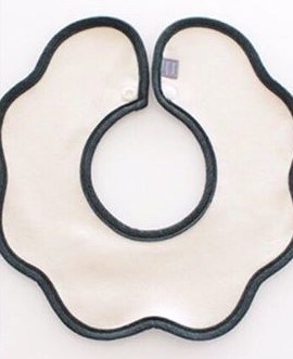 Berry Yếm Cổ Kem Viền Đen