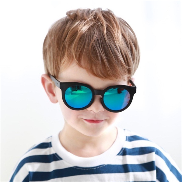 BayB Kính mát gọng đen tròng hologram