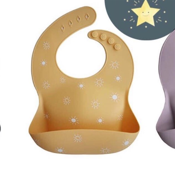 Mushie Yếm Silicone Sun nền Vàng