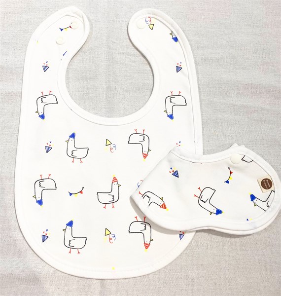 Berry Yếm Ngực Gà Đội Nón