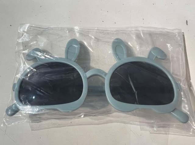 Bayb Kính mát tai thỏ gọng oval Xanh Blue