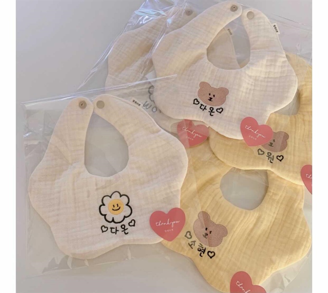 Yếm Mây Gấu Thêu Tên Vàng