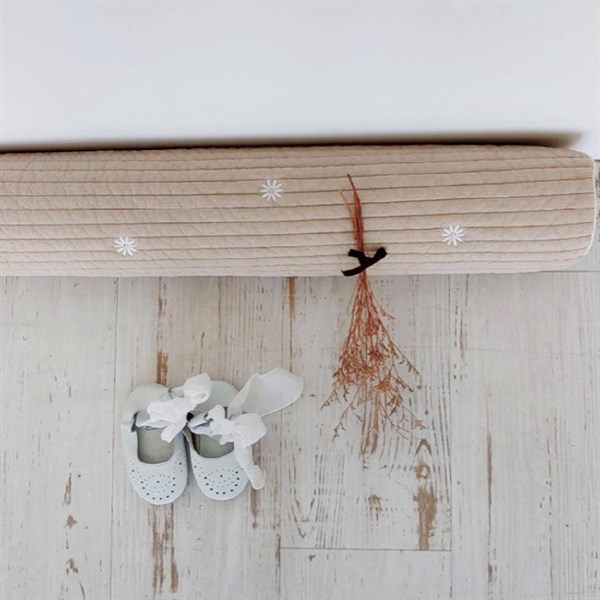 Milkhouse Gối ôm cúc trắng nền be